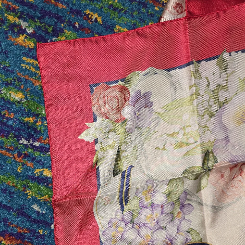 EUC Gucci Floral Teapot 100% Silk Scarf Made In  Italy.‎